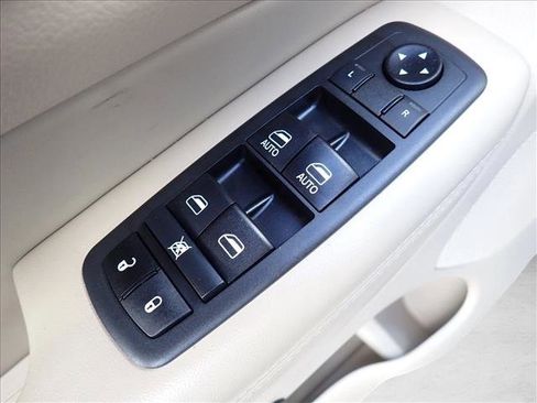 Used 2021 Jeep Grand Cherokee Limited AWD/4WD image 17