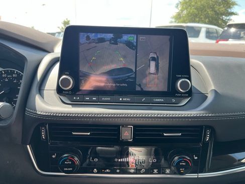 Used 2023 Nissan Rogue SL FWD image 15