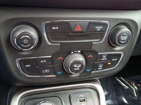 Used 2018 Jeep Compass Latitude w/ Popular Equipment Group image 15