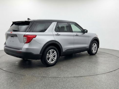 Used 2024 Ford Explorer XLT w/ Equipment Group 202A RWD image 9