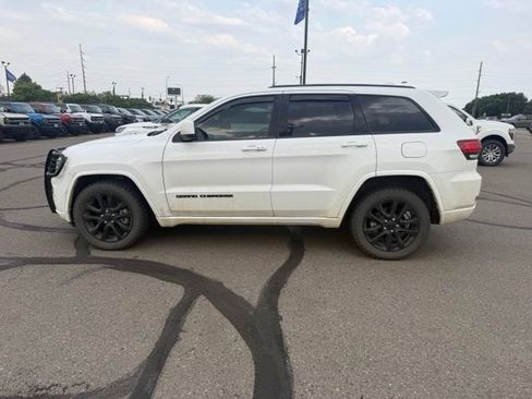 Used 2021 Jeep Grand Cherokee Laredo X AWD/4WD image 8