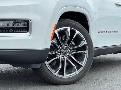 Used 2022 Jeep Grand Wagoneer Series III w/ Flexible Seating Group AWD/4WD image 2
