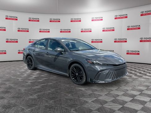 Certified 2025 Toyota Camry SE FWD image 3