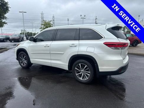 Used 2017 Toyota Highlander XLE AWD/4WD image 8