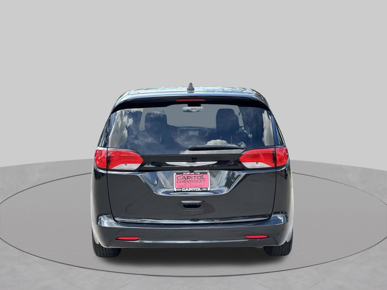 Used 2023 Chrysler Voyager LX FWD image 4