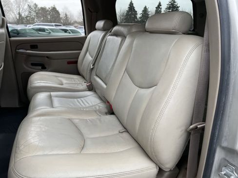Used 2005 Chevrolet Suburban LT w/ Preferred Equipment Group image 19