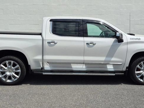 Used 2025 Chevrolet Silverado 1500 High Country w/ Technology Package AWD/4WD image 34