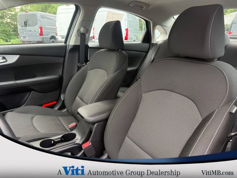 Used 2024 Kia Forte LXS w/ LXS Technology Package FWD image 18