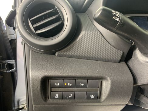 Used 2021 Nissan Kicks S FWD image 17