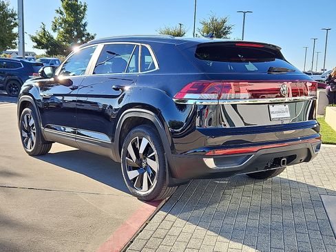 New 2026 Volkswagen Atlas Cross Sport SE image 2