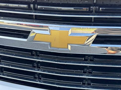 Used 2024 Chevrolet Suburban LT image 10