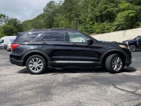 Used 2024 Ford Explorer XLT w/ Equipment Group 202A AWD/4WD image 2