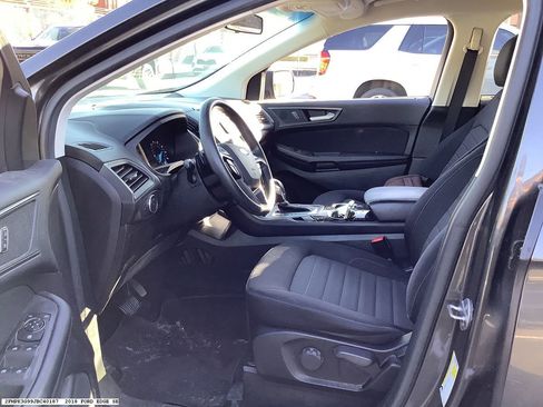 Used 2018 Ford Edge SE image 10