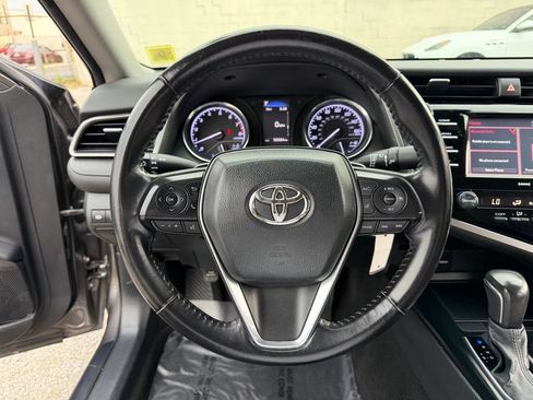 Used 2020 Toyota Camry SE FWD image 19