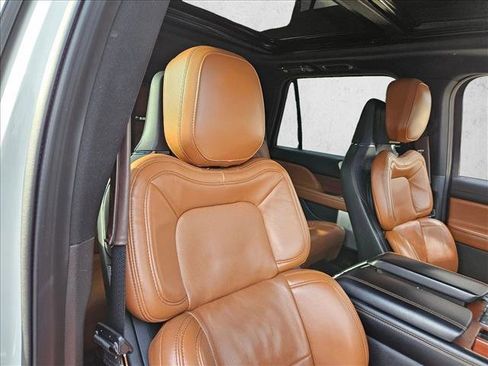 Used 2020 Lincoln Navigator Reserve w/ Luxury Package image 23