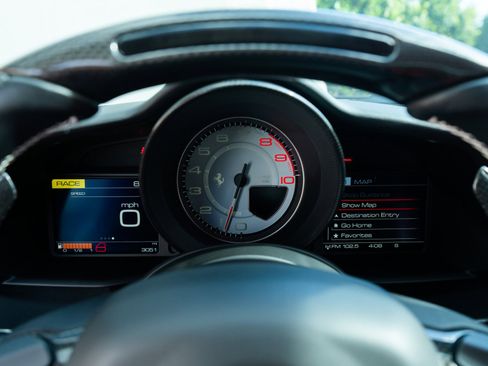 Used 2018 Ferrari 488 Spider RWD image 13