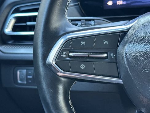 Used 2025 Chevrolet Traverse LT image 26