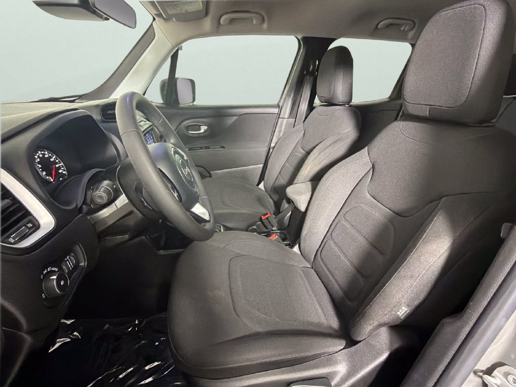 Used 2021 Jeep Renegade Latitude FWD image 17