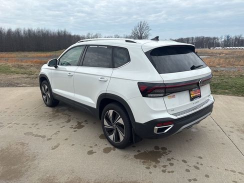 Used 2025 Volkswagen Taos SE AWD/4WD image 7
