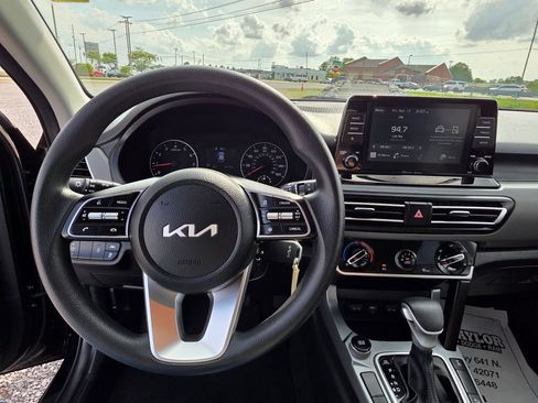 Used 2022 Kia Seltos LX AWD/4WD image 15
