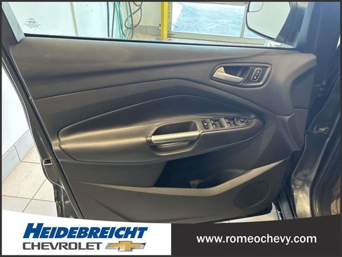 Used 2018 Ford Escape SE w/ SE Sync 3 Package FWD image 10