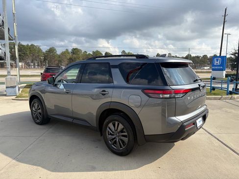 Used 2024 Nissan Pathfinder SV image 6