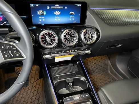 Certified 2025 Mercedes-Benz GLA 250 4MATIC image 28