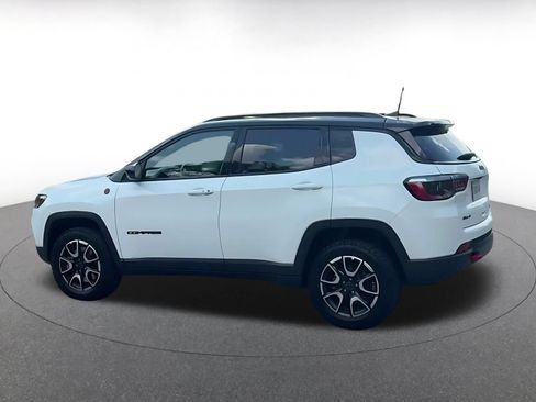 Used 2025 Jeep Compass Trailhawk AWD/4WD image 9
