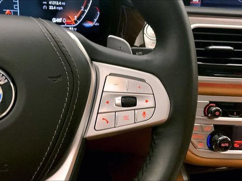 Used 2022 BMW 750i xDrive w/ Luxury Rear Seating Package AWD/4WD image 19