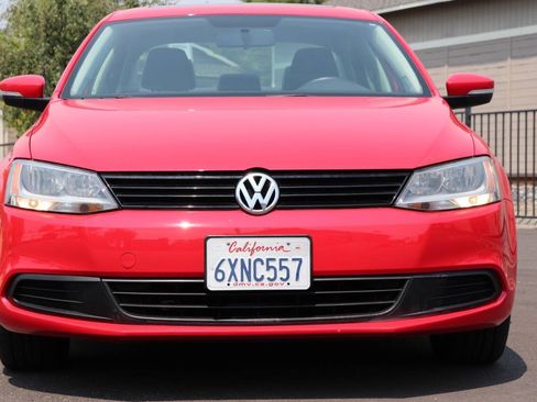 Used 2012 Volkswagen Jetta SE FWD image 3