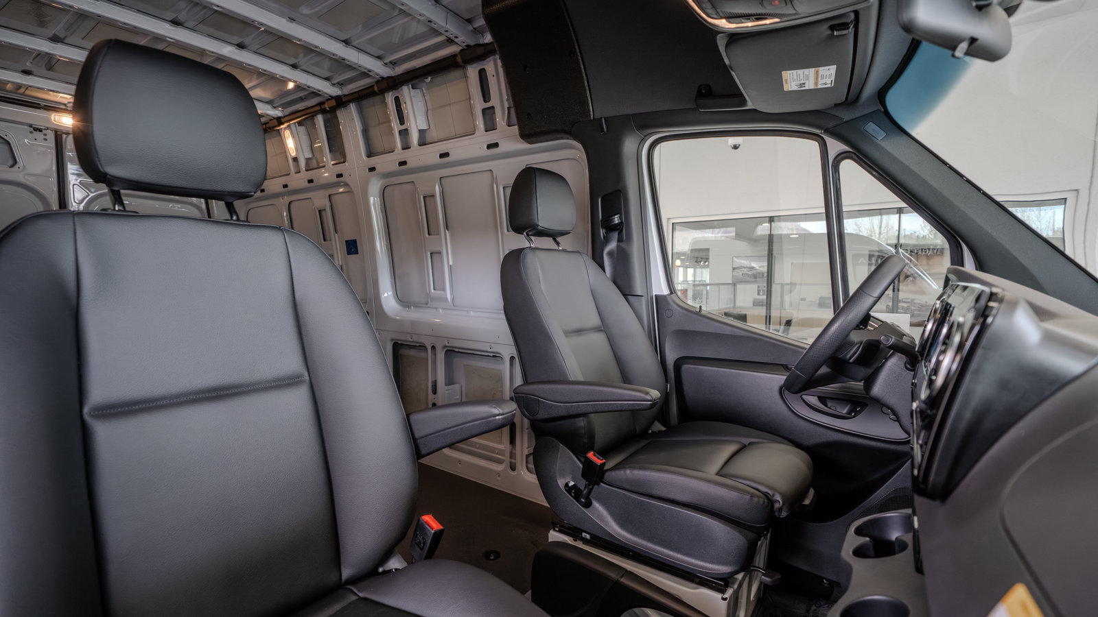 Used 2025 Mercedes-Benz Sprinter 2500 image 23