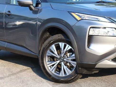 Used 2021 Nissan Rogue SV w/ Premium Package FWD image 3