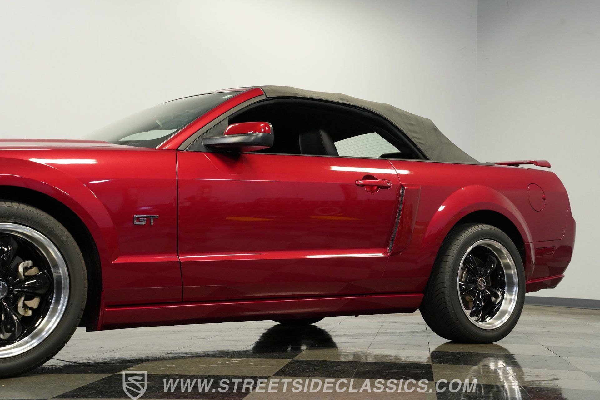Used 2006 Ford Mustang GT RWD image 23