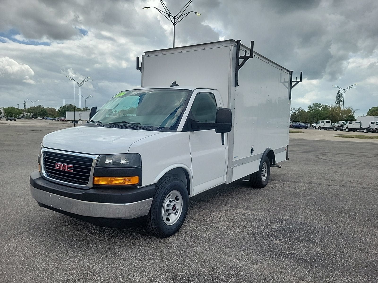 Used 2023 GMC Savana 3500 w/ Power Convenience Package RWD image 2