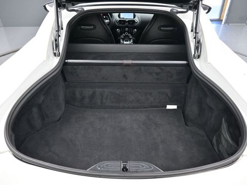 Used 2021 Aston Martin V8 Vantage Coupe image 18