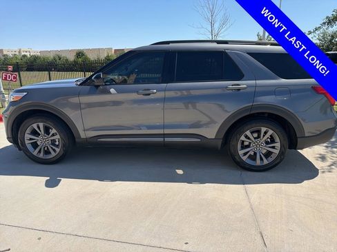Used 2023 Ford Explorer XLT w/ Equipment Group 202A RWD image 2