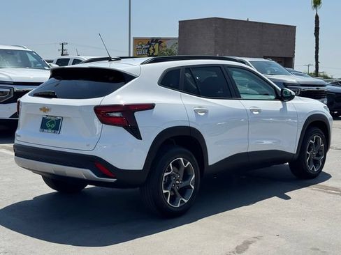 Certified 2025 Chevrolet Trax LT FWD image 5