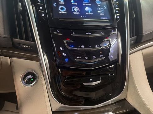 Used 2019 Cadillac Escalade Premium Luxury RWD image 18