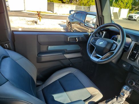 Used 2021 Ford Bronco Outer Banks w/ Sasquatch Package image 15