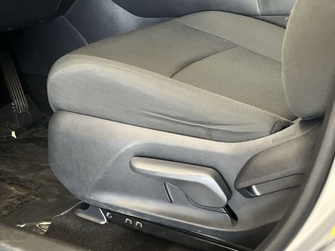 Used 2024 Toyota RAV4 LE AWD/4WD image 13