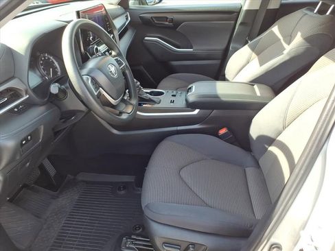 Used 2023 Toyota Highlander L image 10