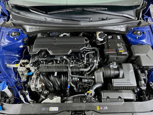 Used 2025 Hyundai Elantra SEL image 32