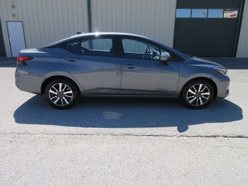 Used 2025 Nissan Versa SV FWD image 7