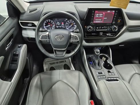 Used 2022 Toyota Highlander XLE image 15