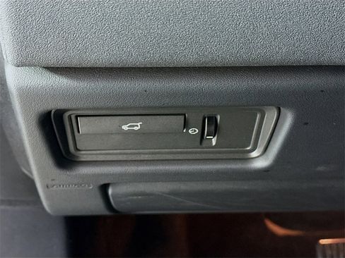 Used 2015 Land Rover Range Rover Evoque Pure image 11