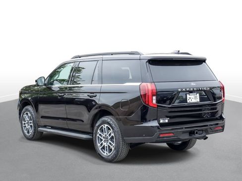 Used 2025 Ford Expedition Active AWD/4WD image 6