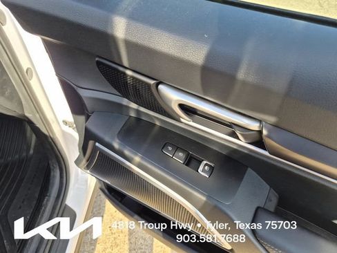 Certified 2025 Kia Telluride LX FWD image 12