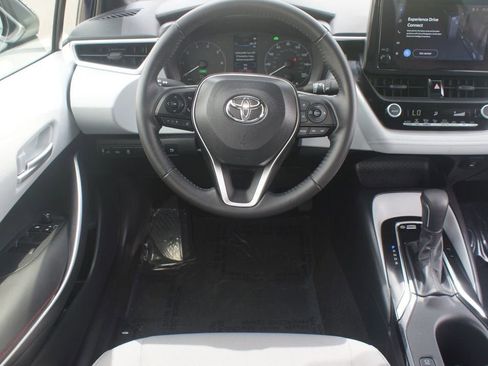 Used 2024 Toyota Corolla LE AWD/4WD image 5
