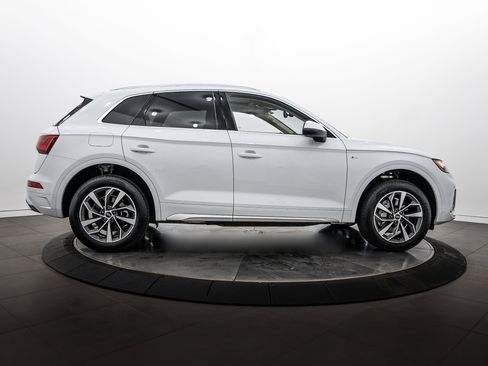 Used 2024 Audi Q5 2.0T Premium Plus w/ Premium Plus Package AWD/4WD image 3