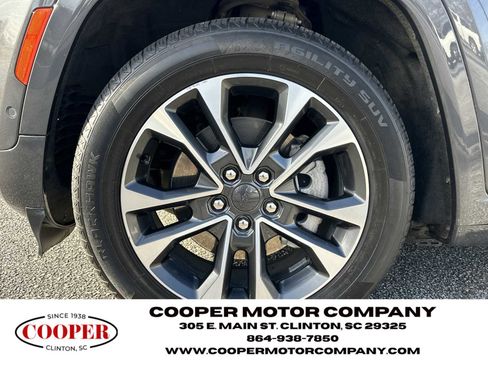 Used 2022 Jeep Grand Cherokee Overland w/ Advanced Protech Group III image 11